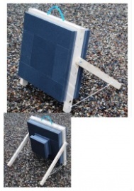 DOMINO E1 micro 44x44x14,5 a DE1 66x66x 14,5 target in foam with wooden stand